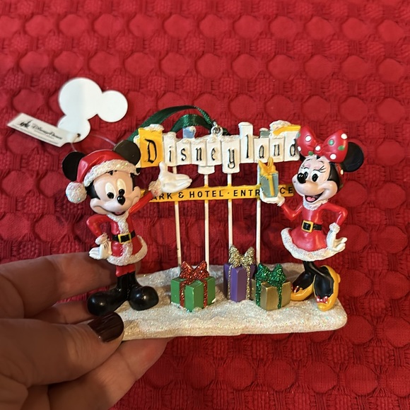 Disneyland park and hotel entrance ornament - Picture 6 of 6